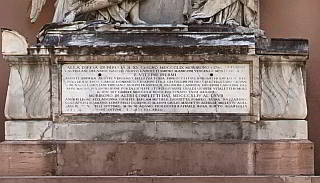 Monumento ai caduti - Lastra frontale